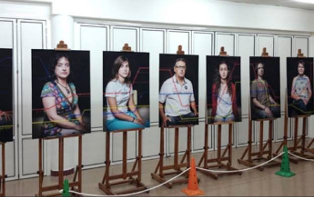 Instantánea de la exposición de Manuel Zamora a su paso por el Instituto Mar Menor de San Javier