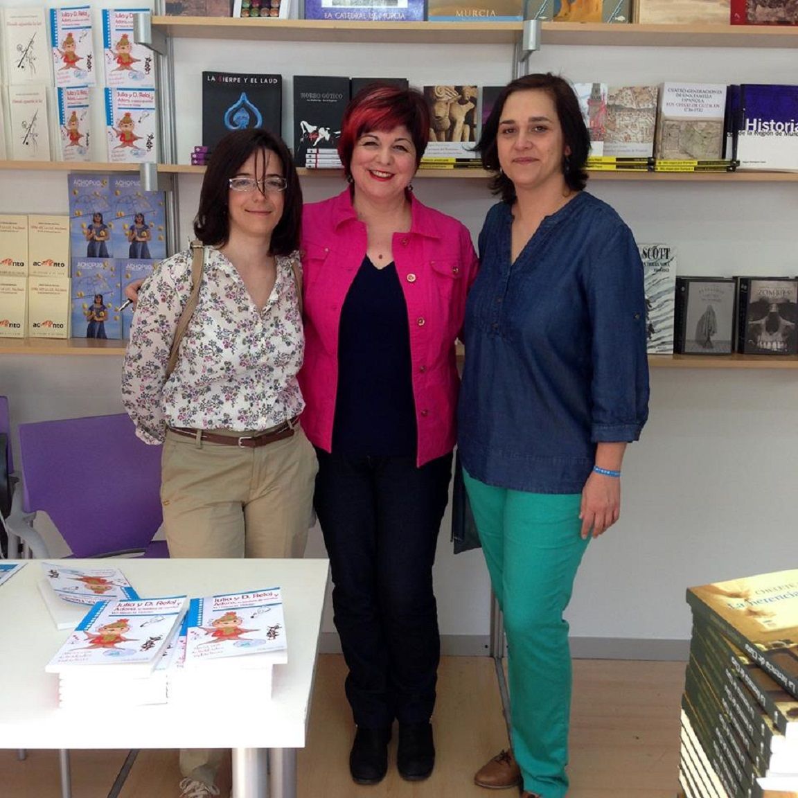 FIRMA DE LIBROS EN EL MUSEO ARQUEOLÓGICO Y ENTREVISTA A MARÍA NIEVES M. HIDALGO