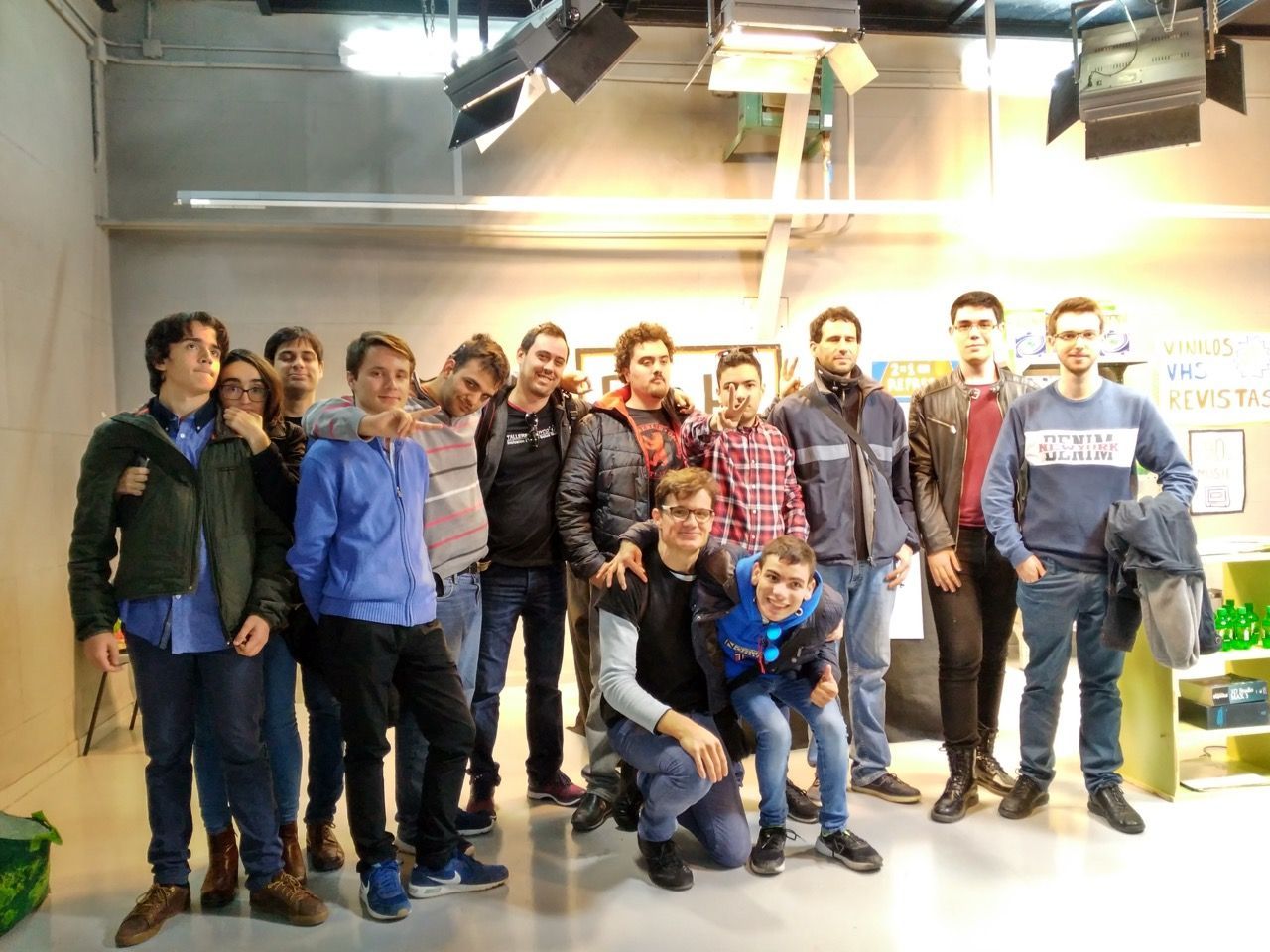 EL TALLER DE RADIO VISITA EL MODULO SUPERIOR DE REALIZACIÓN DE PROYECTOS AUDIOVISUALES Y ESPECTÁCULOS DEL IES RAMÓN Y CAJAL