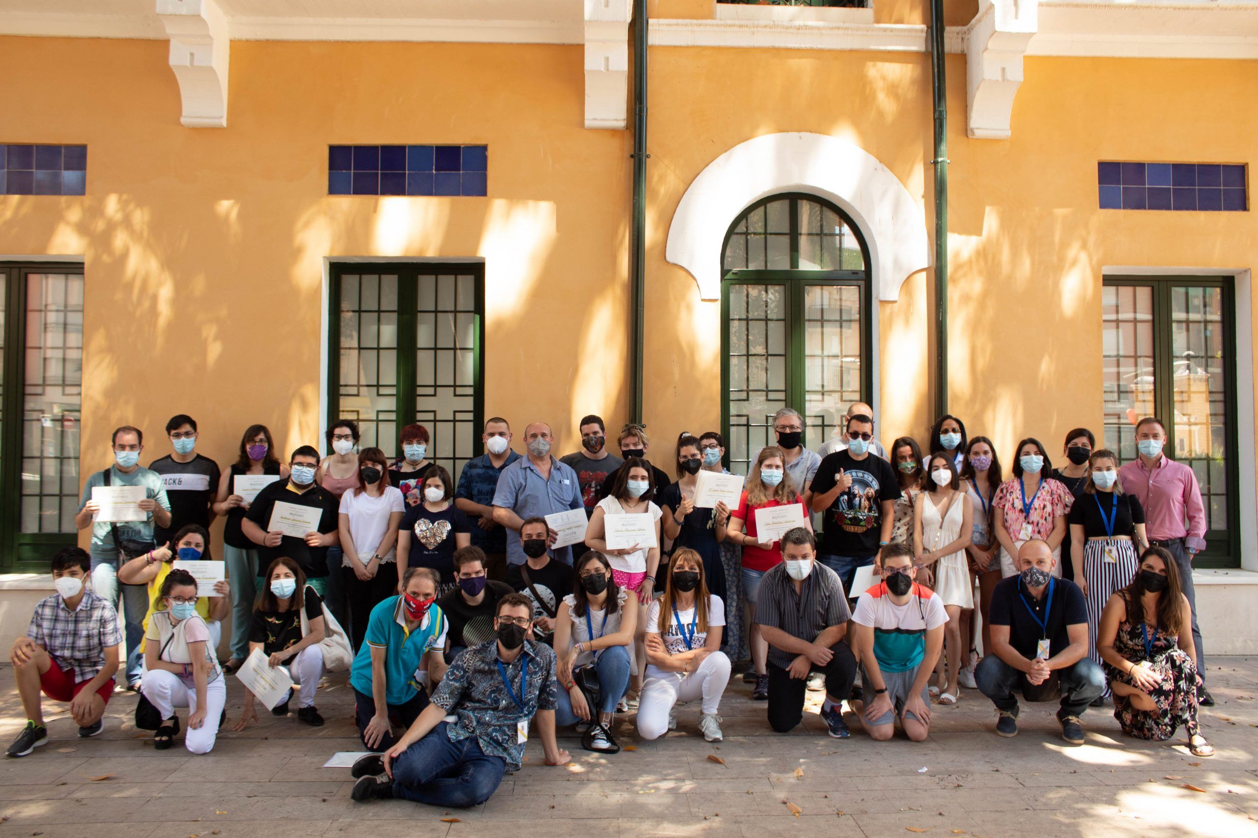 ACTO DE ENTREGA DE DIPLOMAS: APROBADO Y CON NOTA EL PRIMER SEMESTRE