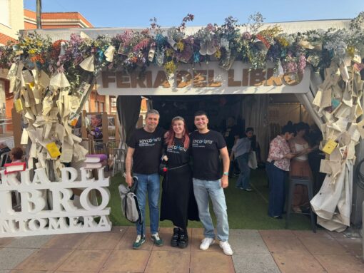 Jose Navarro, coordinador de talleres junto a Jesús Galera, monitor de escritura y Marina Aledo, monitora de cine